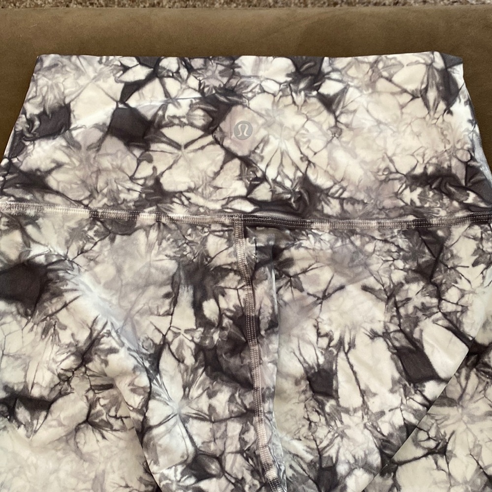 Lululemon Tie Dye Wunder Under leggings